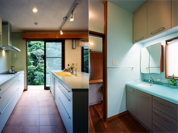 左：キッチン　右：洗面所